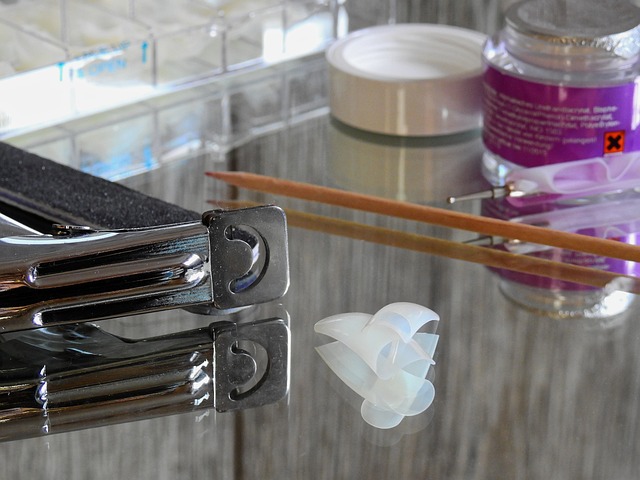 Manicure fai-da-te: come usare le forbicine per cuticole come un professionista